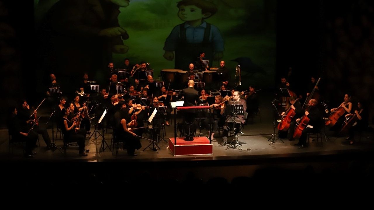 Samsun'da 'Peter ve Kurt' Senfonik Masalı Sessizliği Bozdu