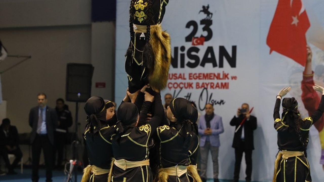Samsun'da Renkli 'Türk Dünyası Çocuk Festivali' Dans Gösterileri ile Sona Erdi