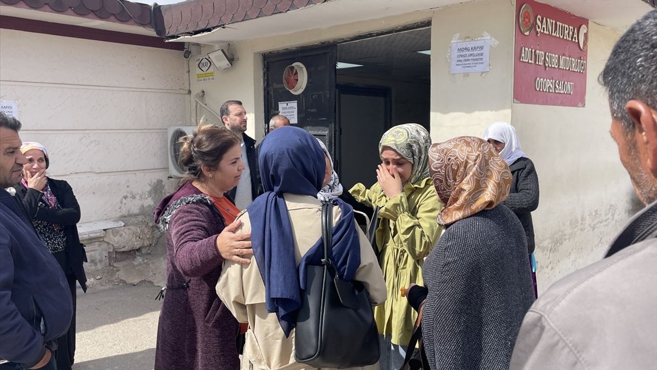 Şanlıurfa'da Sahipsiz Köpeklerden Kaçarken Hayatını Kaybeden Öğrencinin Cenazesi Defnedildi