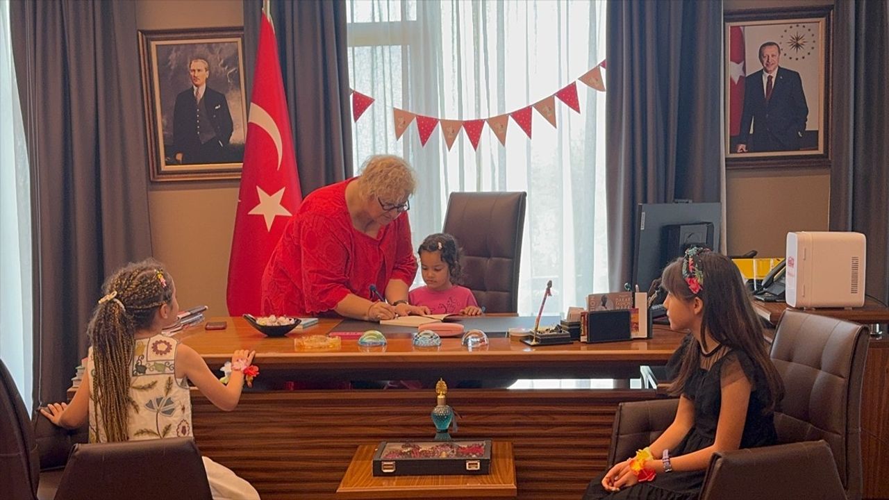 Senegal'de 23 Nisan Ulusal Egemenlik ve Çocuk Bayramı Coşkuyla Kutlandı
