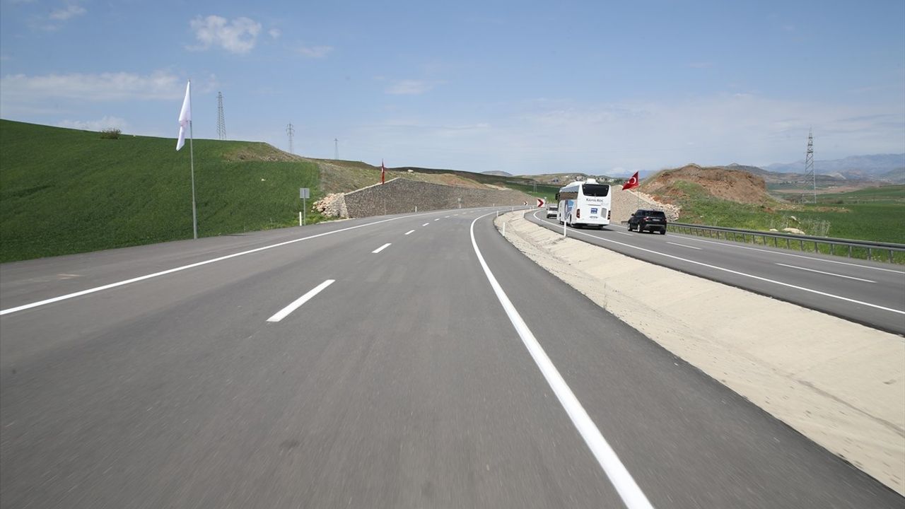 Siirt-Kurtalan Yolu ve Havaalanı Bağlantı Yolu Açılışı Yapıldı