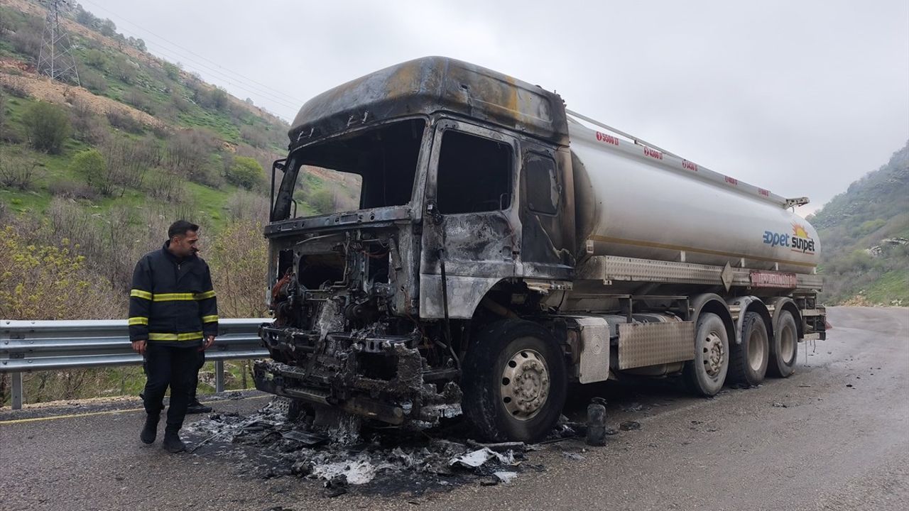 Şırnak'ta Akaryakıt Tankerinde Yangın