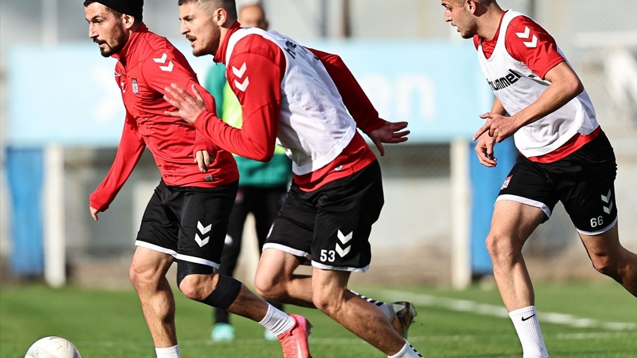 Sivasspor, Fenerbahçe Maçına Hazırlanıyor