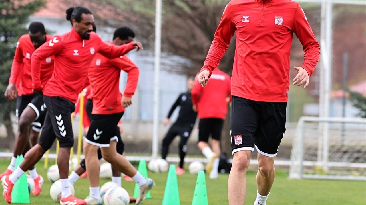 Sivasspor, Galatasaray Maçı İçin Hazırlıklarını Yoğunlaştırdı