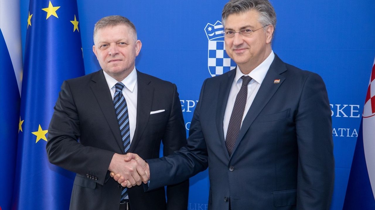 Slovakya Başbakanı Fico, Rusya'daki Zafer Günü Kutlamalarına Katılacak