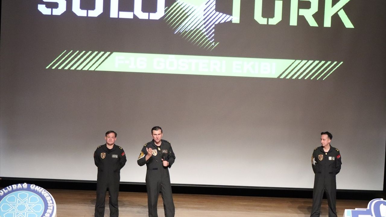 SOLOTÜRK Pilotları Bursa'da Öğrencilerle Buluştu