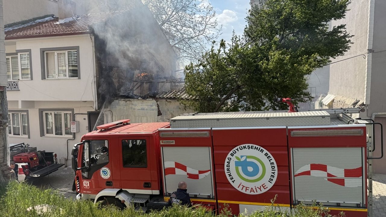 Süleymanpaşa'da Yangın: Bir Ev Küle Döndü