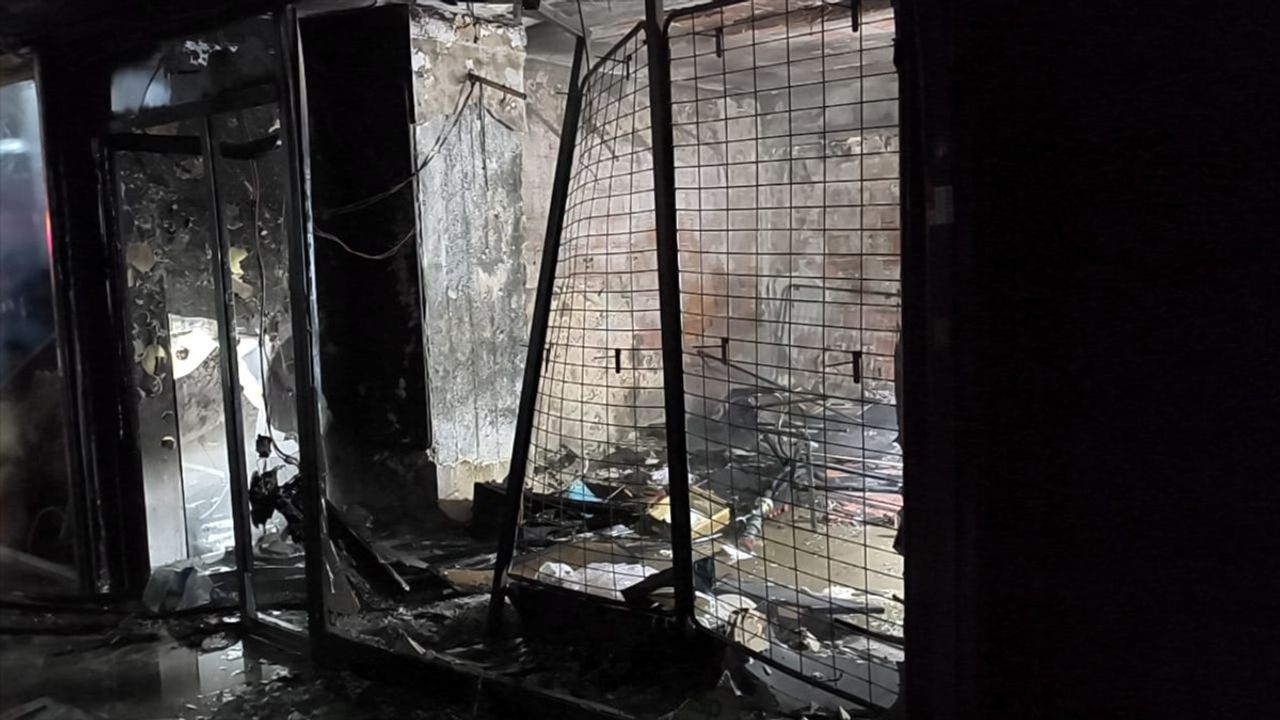Sultangazi'de Yangın Panic Anları Yaşattı