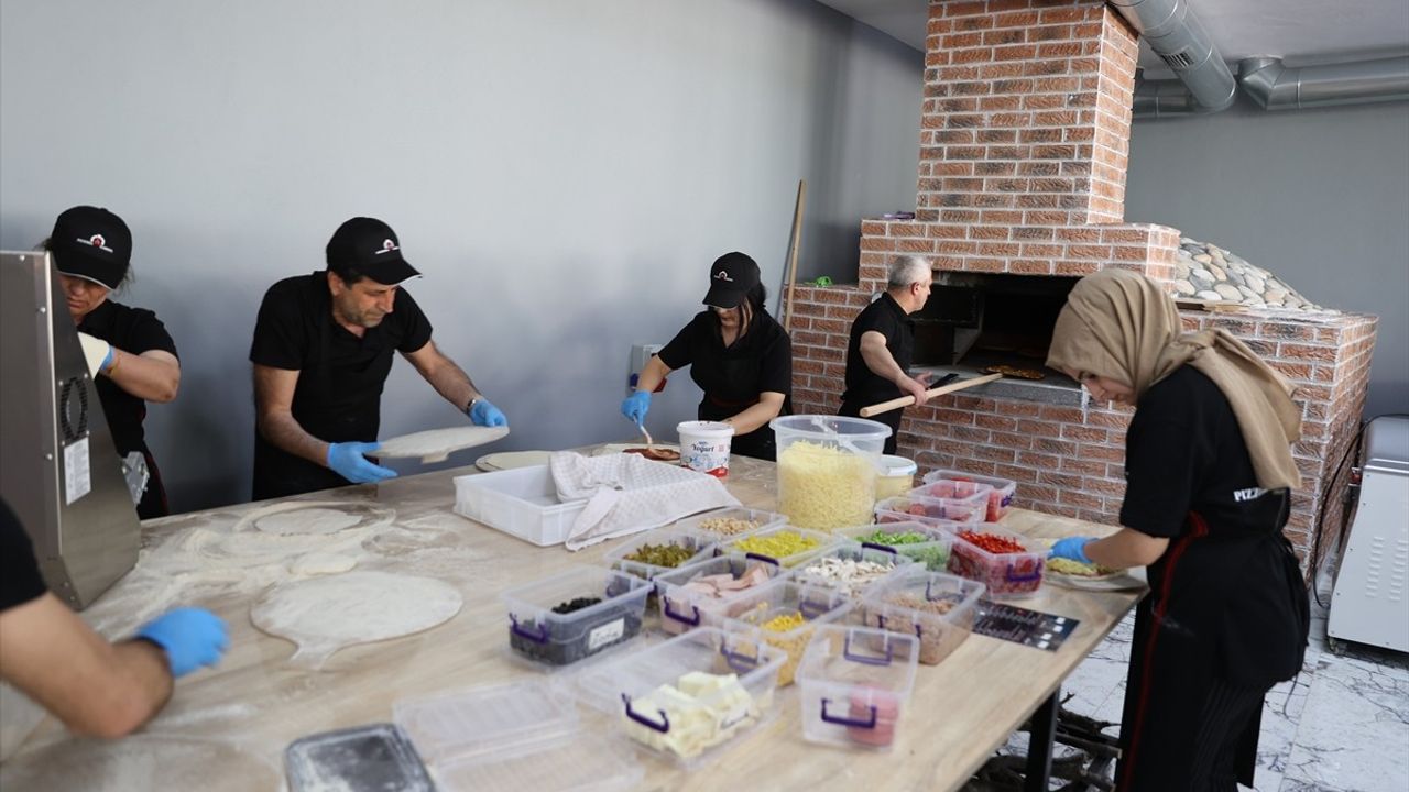 Süryani Usta Mardin'de Pizza Salonu Açtı