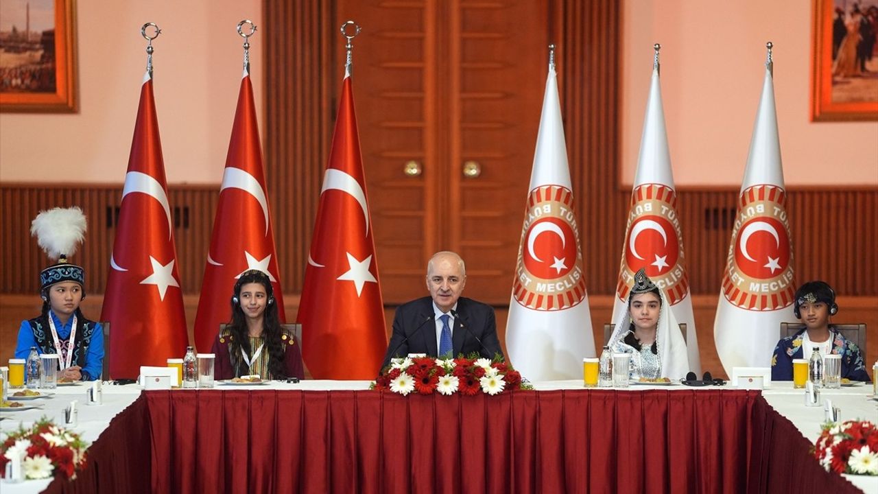 TBMM Başkanı Kurtulmuş, Dünya Çocukları ile Bir Araya Geldi