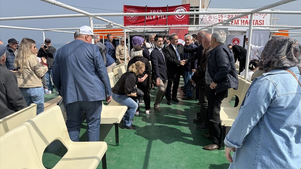 Tekirdağ'da Gaziler ve Yaşlılar İçin Neşeli Tekne Turu