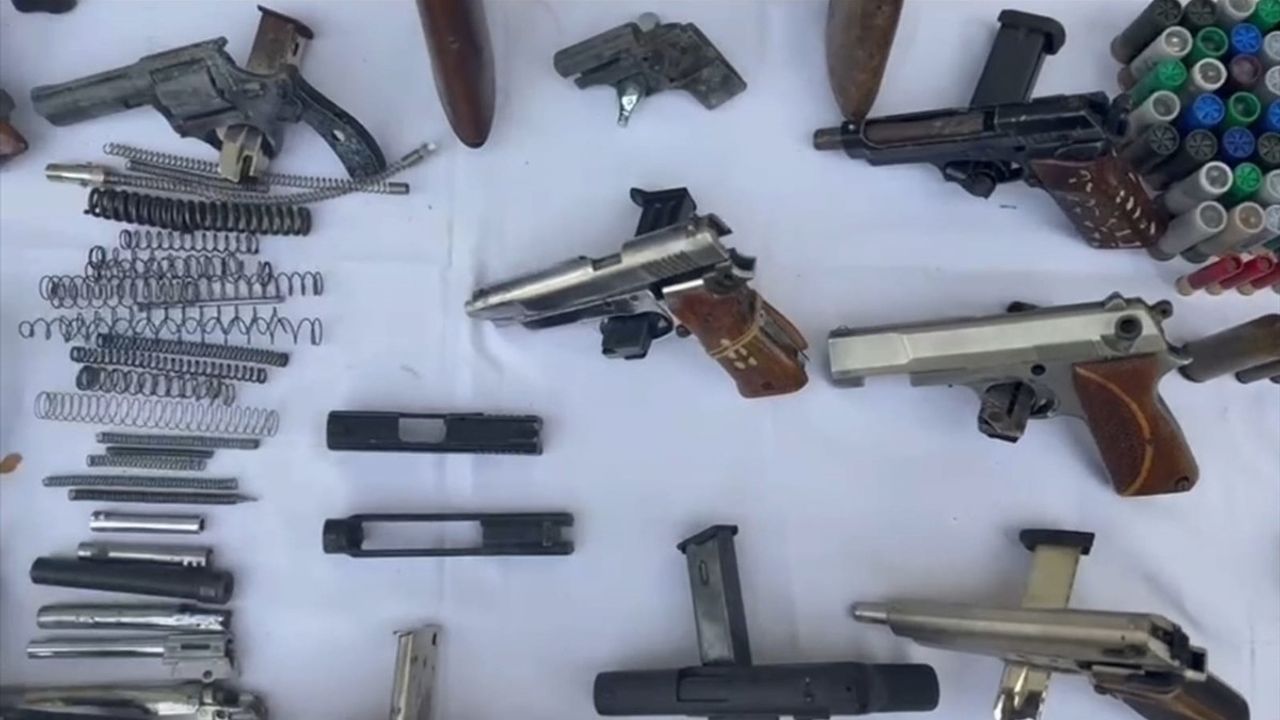 Tekirdağ'da Ruhsatsız Silah Operasyonu: 19 Tabanca Ele Geçirildi