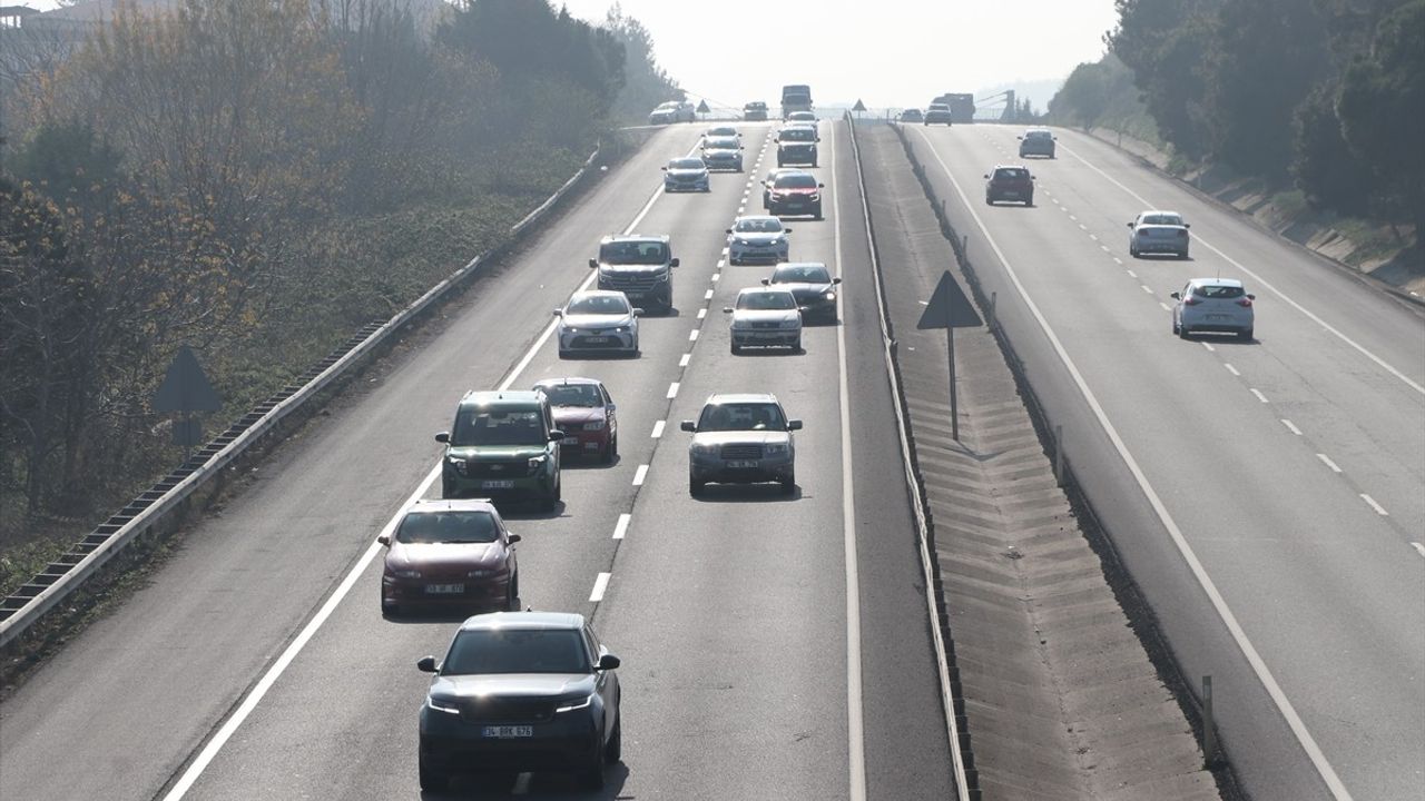 Tekirdağ-İstanbul Yolunda Bayram Dönüş Trafiği Yoğun