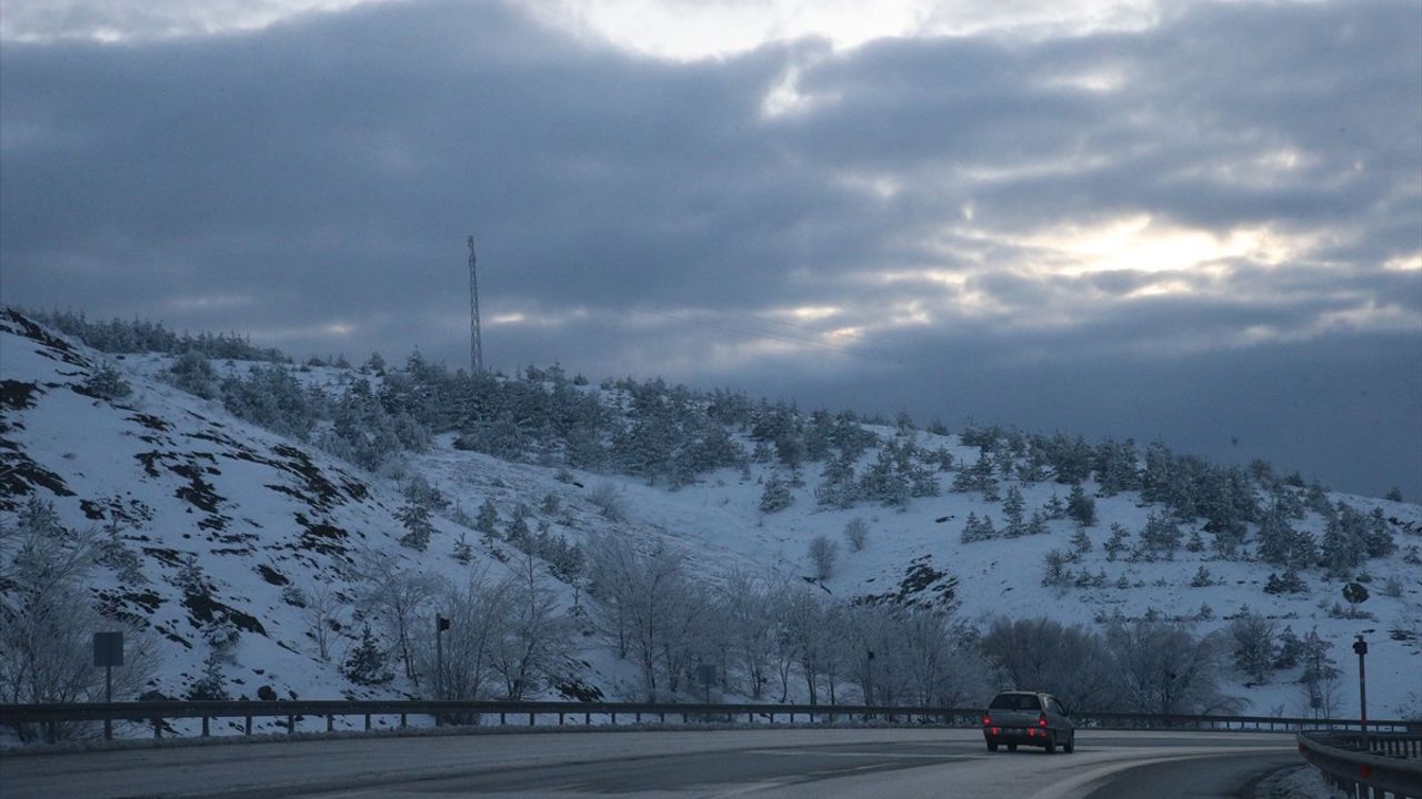 Tokat-Sivas Yolunda Kar Yağışı Etkili Oldu