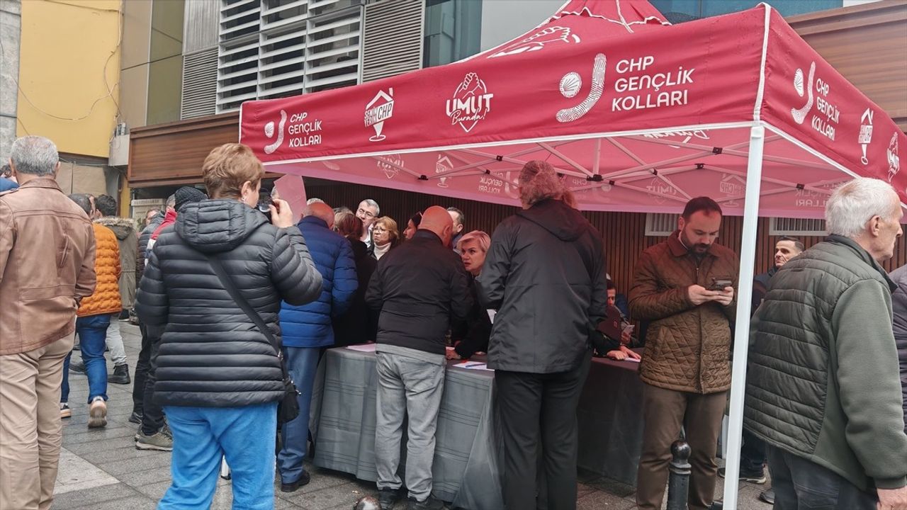 Trabzon'da CHP Gençlik Kolları Standında Bıçaklı Saldırı