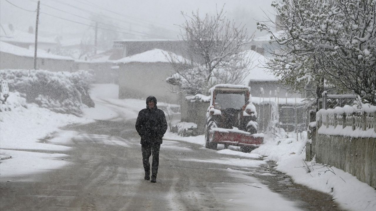 Trakya'da Nisan Ayında Beklenmedik Kar Yağışı