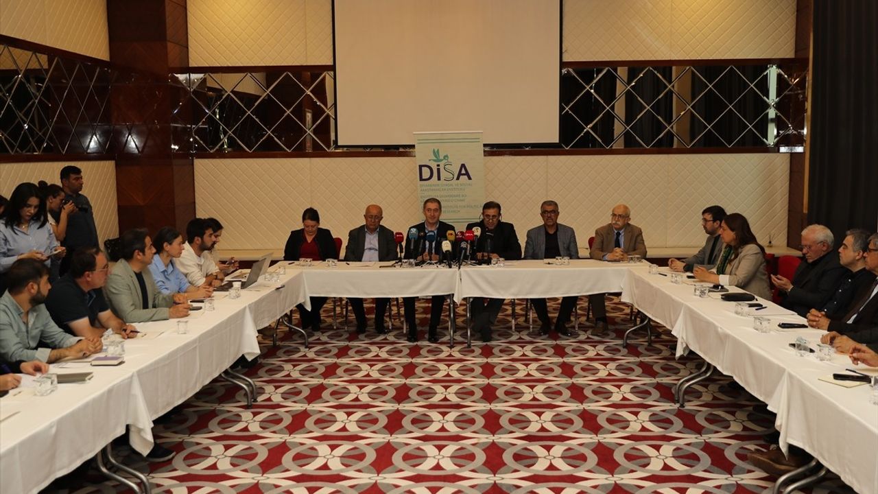 Tuncer Bakırhan, Diyarbakır'da Barış Sürecini Değerlendirdi