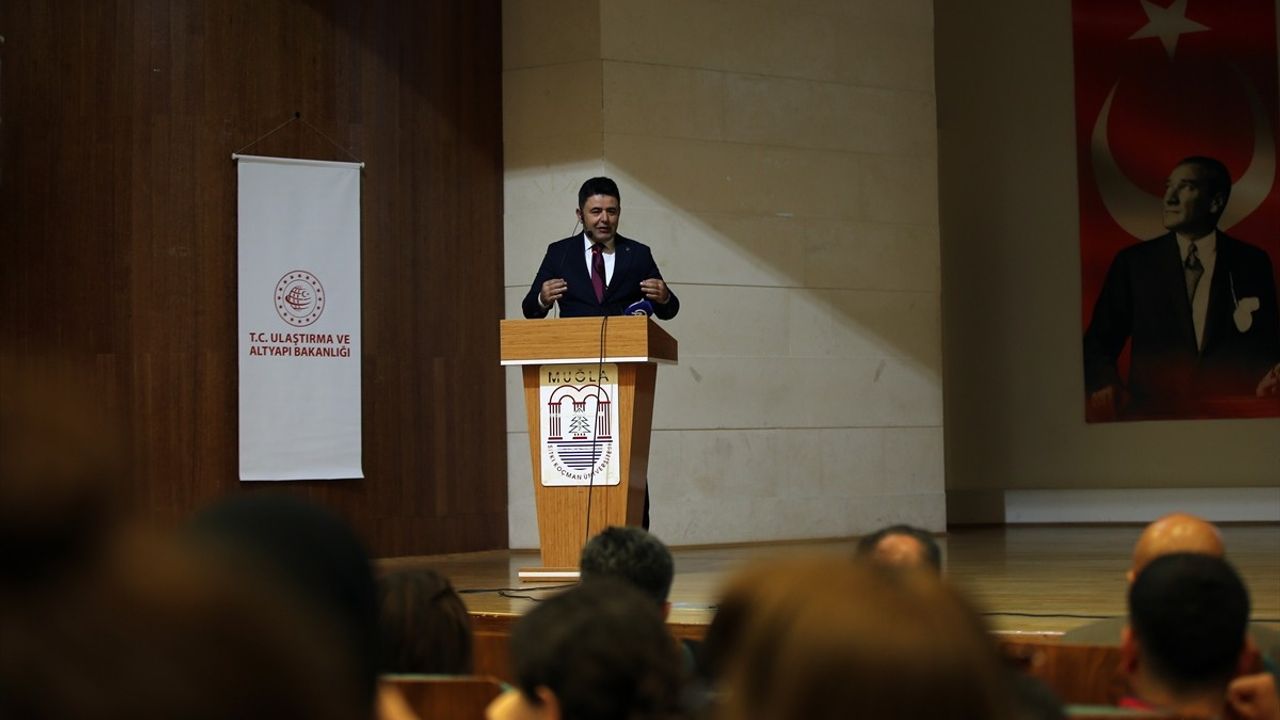 Ulaştırma Bakan Yardımcısı Osman Boyraz, Muğla'daki UFEST Festivalinde Gençlerle Buluştu