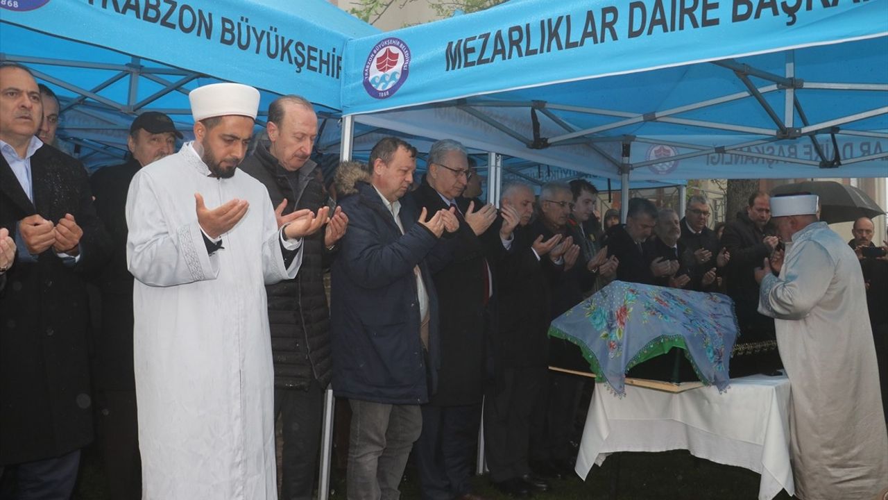 Ulaştırma ve Altyapı Bakanı Uraloğlu, Cenazeye Katıldı