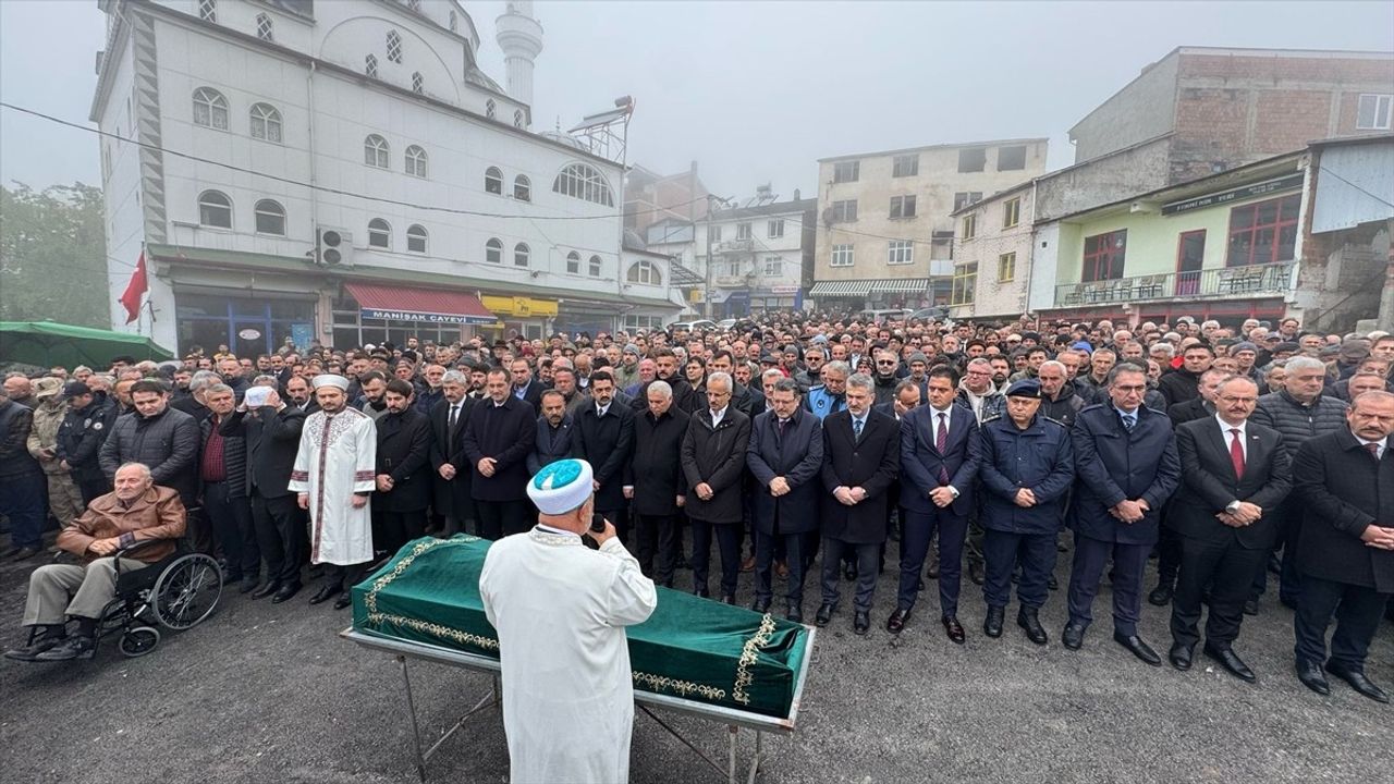 Ulaştırma ve Altyapı Bakanı Uraloğlu, Trabzon'da Cenaze Törenine Katıldı