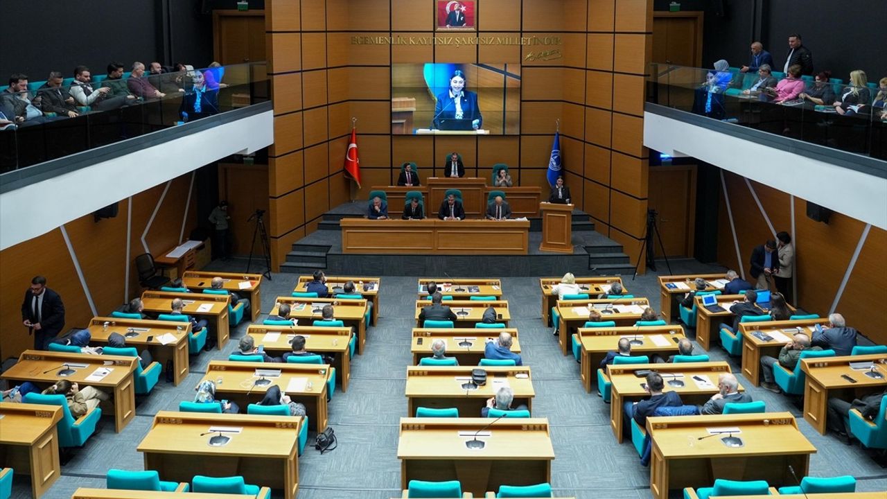 Üsküdar Belediye Meclisinde Gerilim: AK Parti ve MHP Üyeleri Salonu Terketti