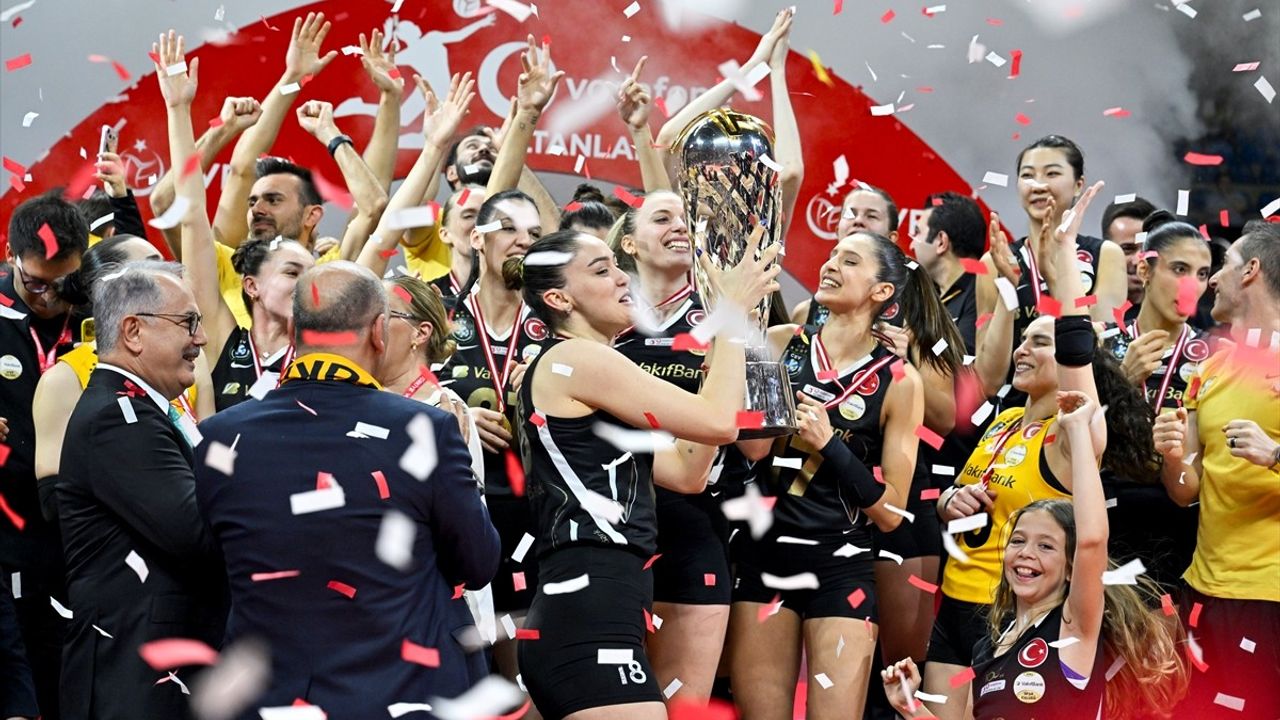 VakıfBank Şampiyonluk Kupasını Kazandı