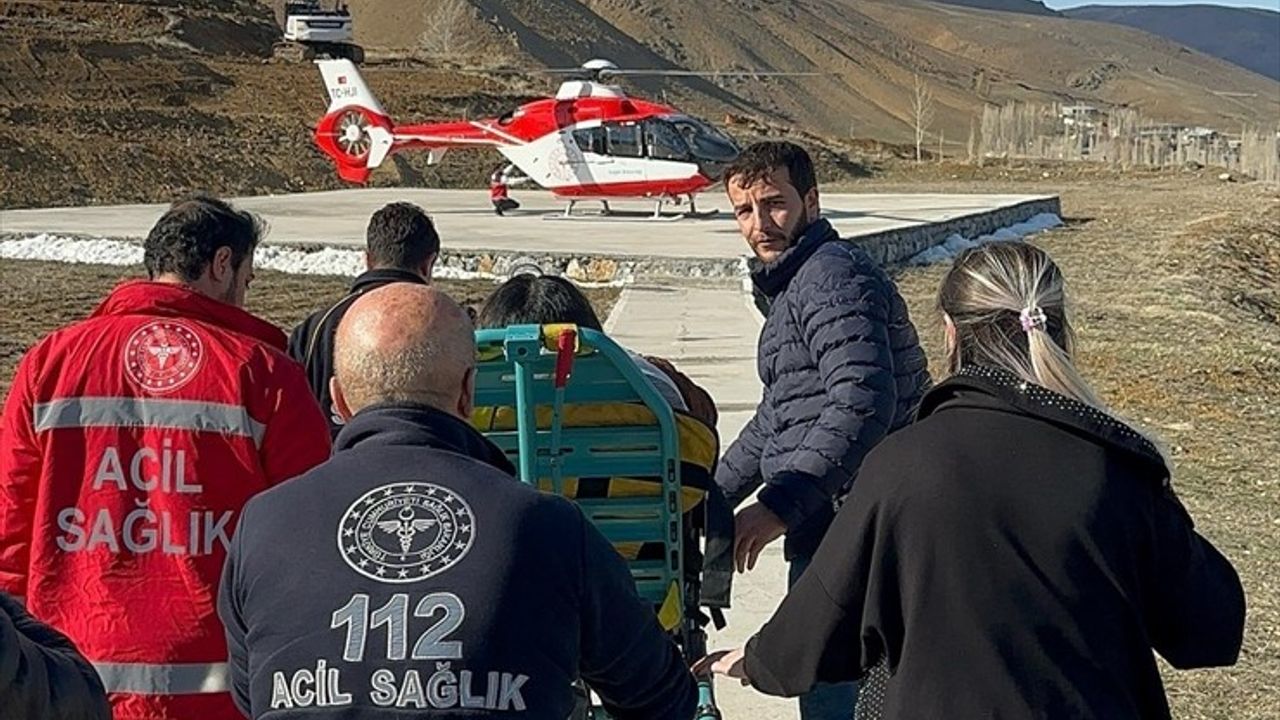 Van'da Ambulans Helikopter Hamile Kadını Hastaneye Uçurdu
