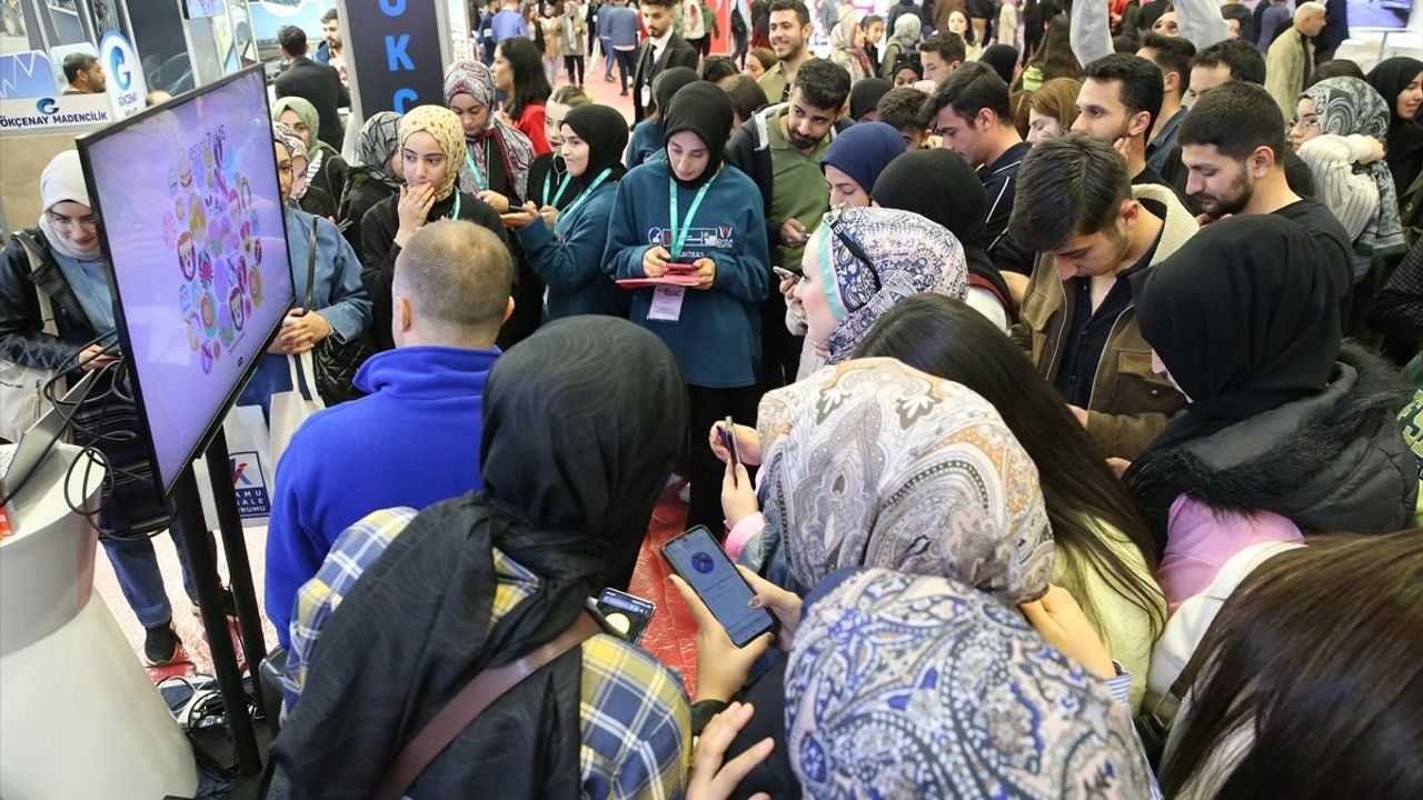 Van'da Doğu Anadolu Kariyer Fuarı Büyük İlgi Gördü