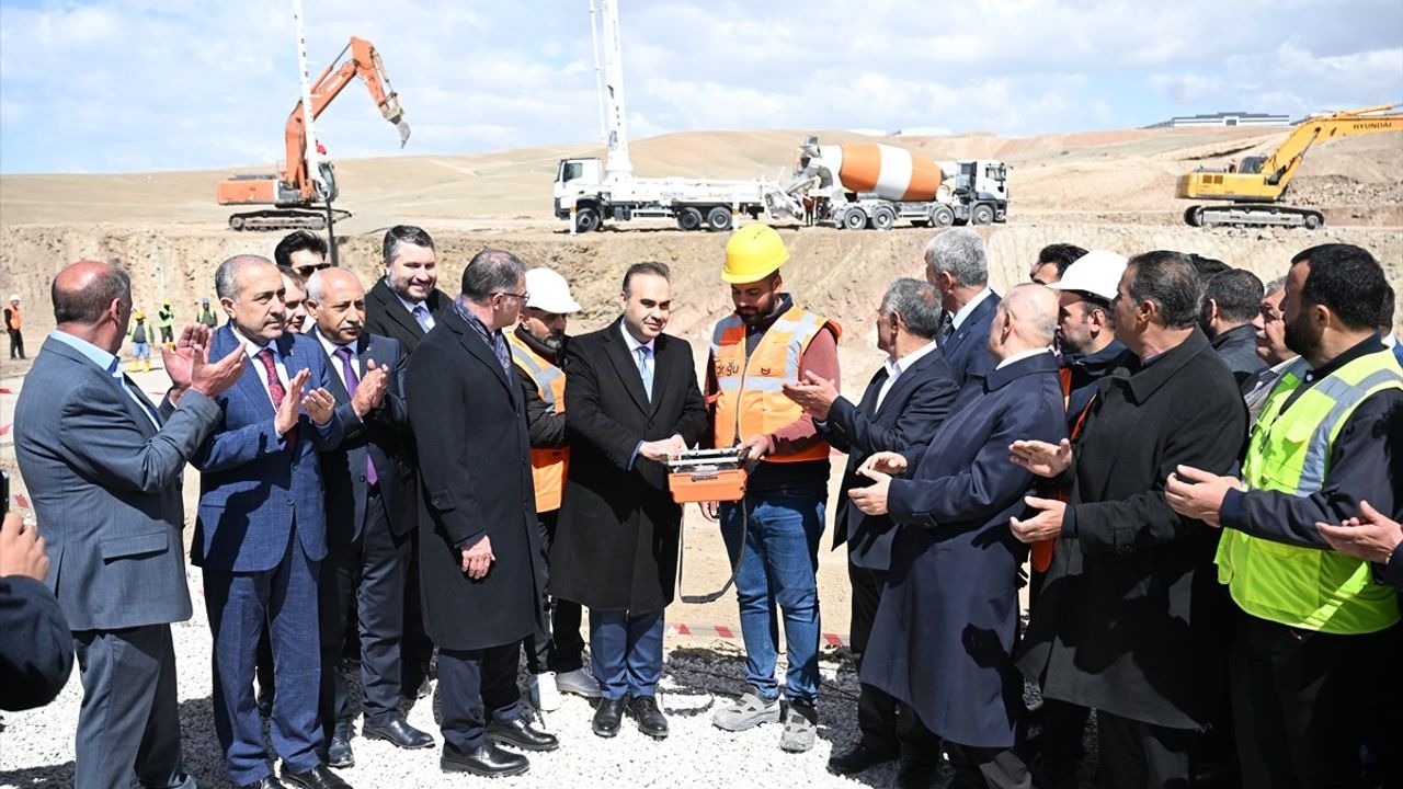 Van Sanayi Siteleri Temel Atma Töreni'nde Bakan Kacır Açıklamalarda Bulundu