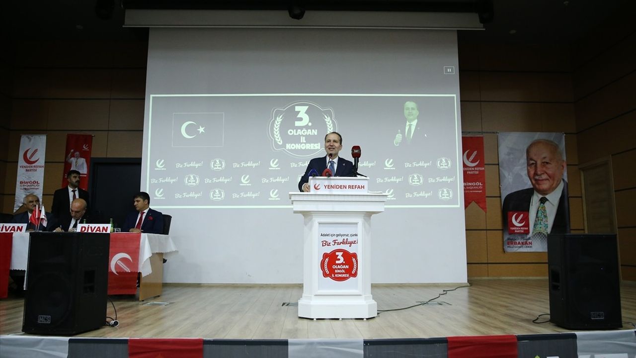 Yeniden Refah Partisi Genel Başkanı Erbakan Bingöl'de Kongreye Katıldı
