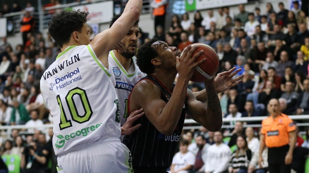 Yukatel Merkezefendi Belediyesi Basket, Manisa Basket Divissa'yı Geçti