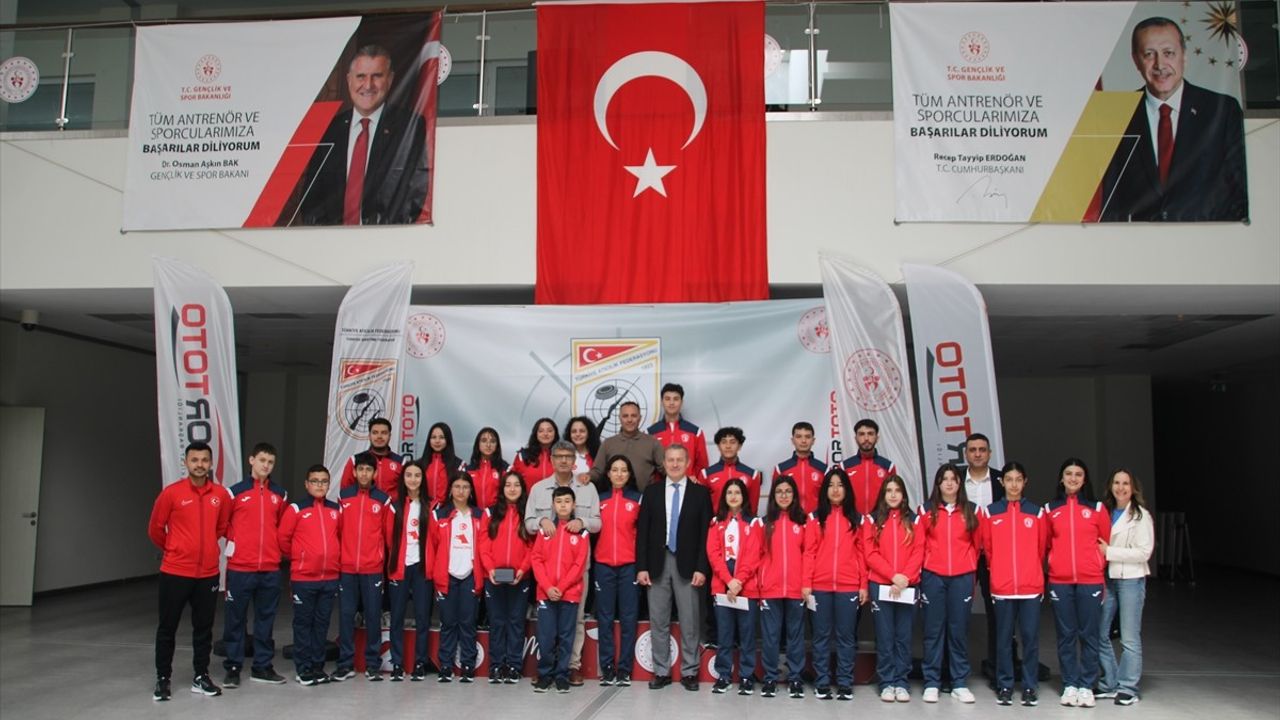 Yusuf Dikeç, Genç Sporculara Hediyeler Dağıttı
