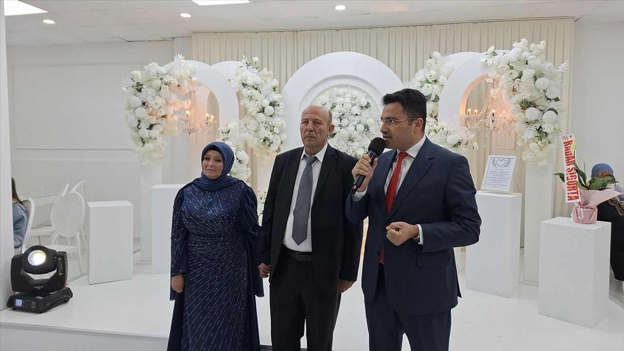 Zonguldak'ta 40. Evlilik Yıldönümü Düğünü: Ailenin Önemi Vurgulandı