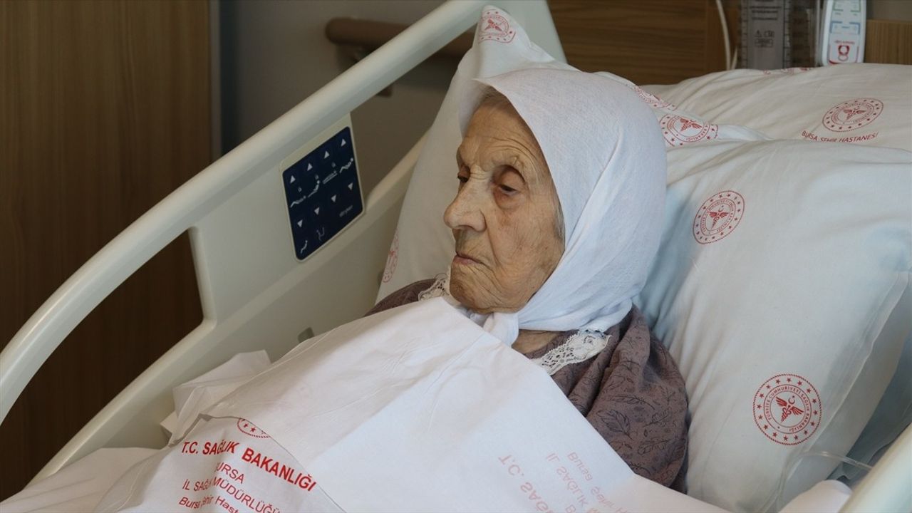 104 Yaşındaki Embiye Kadıoğlu'nun Kalp Kapakçığı Ameliyatı Başarıyla Gerçekleşti
