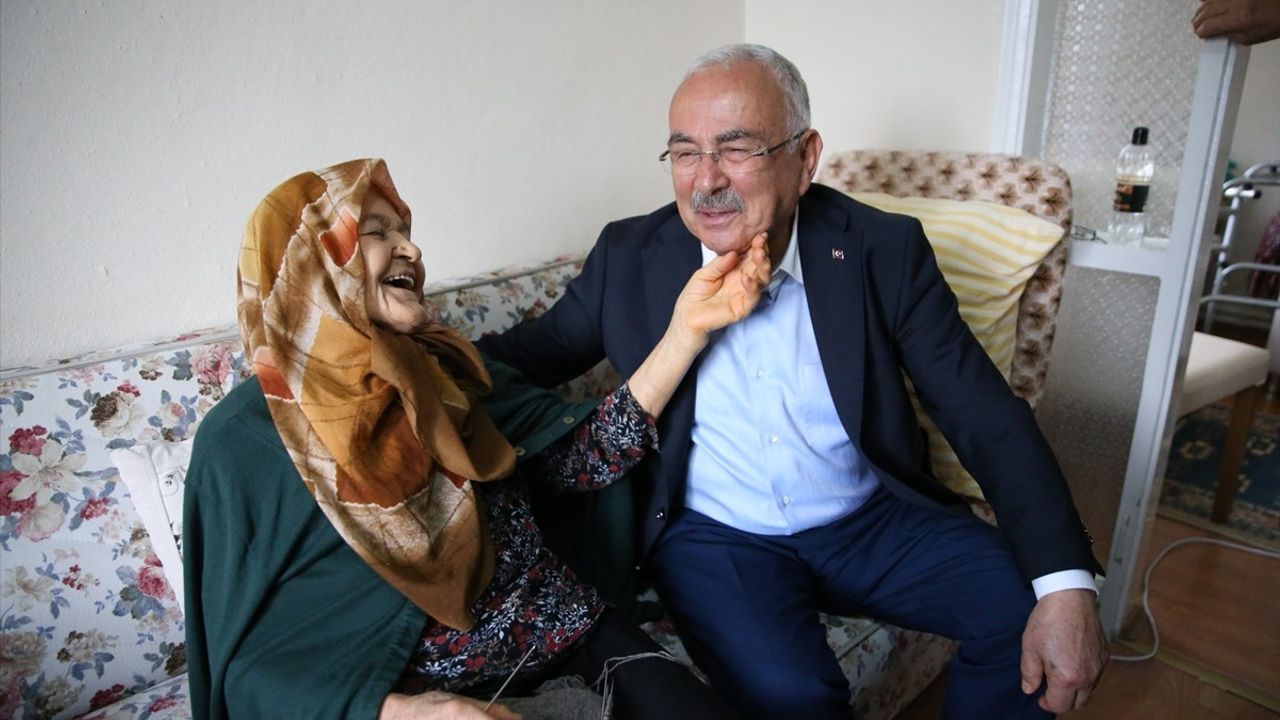 110 Yaşında Hayriye Nineye Anneler Günü Ziyareti