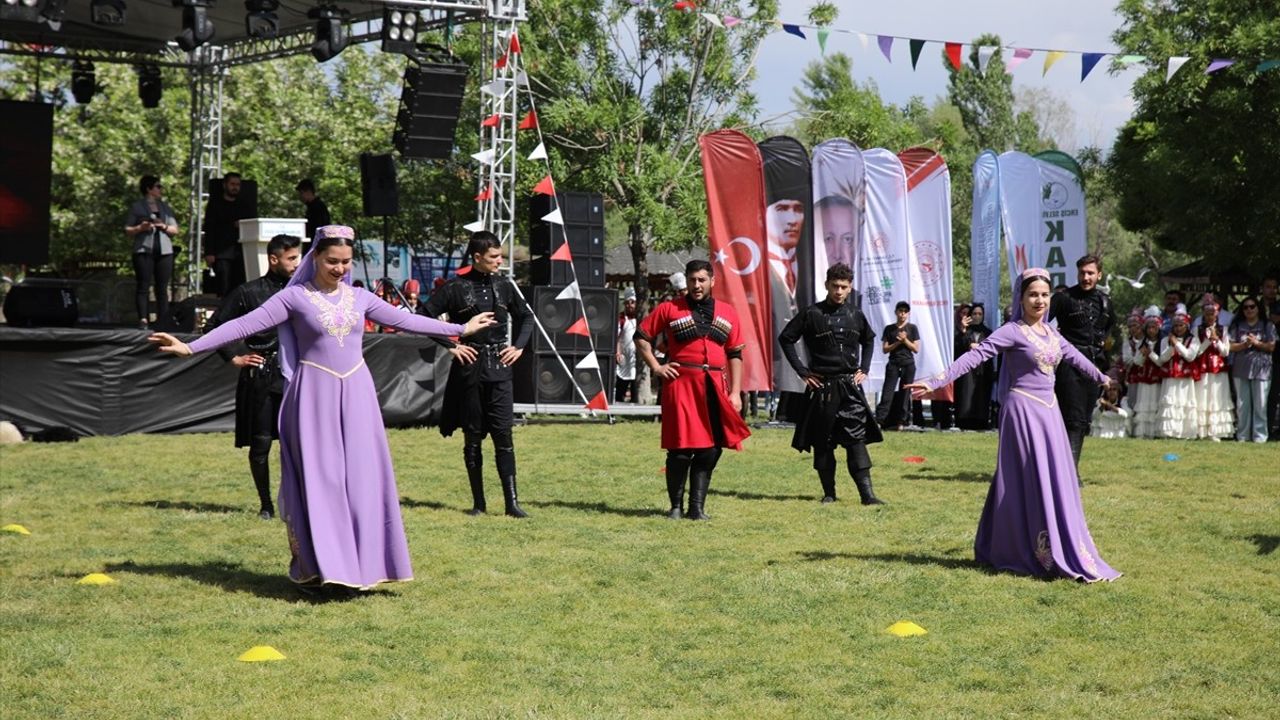 12. Uluslararası İnci Kefali Göçü Kültür ve Sanat Festivali Erciş'te Başladı