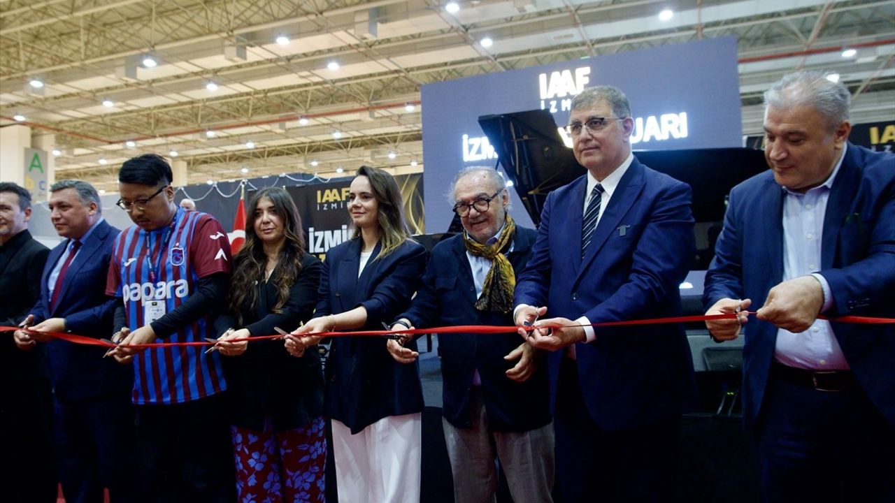 2. Uluslararası İzmir Sanat ve Antika Fuarı Açıldı