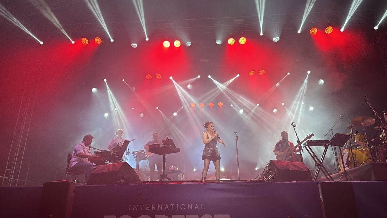 4. FoodFest Antalya'da Ceylan Ertem Konseri
