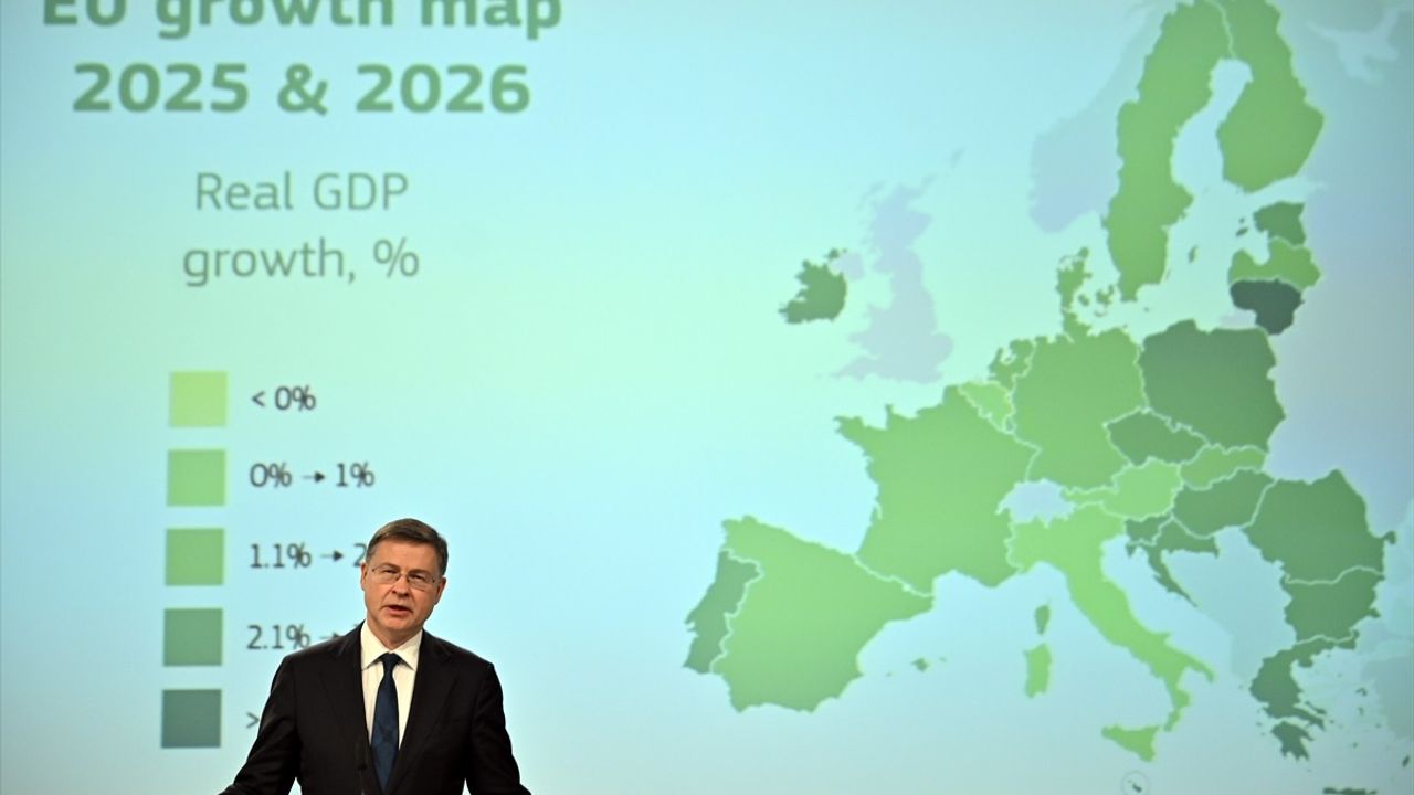 AB Komisyonu 2025 Büyüme Tahminini Aşağı Revize Etti
