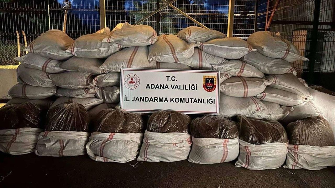 Adana'da Gümrük Kaçağı Tütün Operasyonu: 3 Ton 100 Kilogram Ele Geçirildi