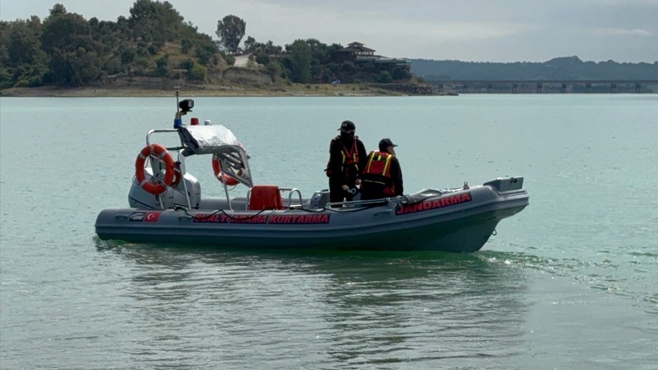 Adana'da Seyhan Baraj Gölü'nde Kaybolan Genç İçin Arama Çalışmaları Devam Ediyor