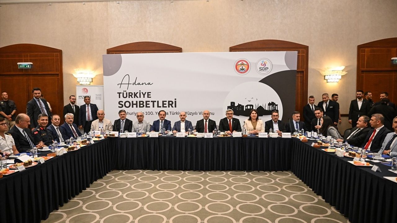 Adana'da Türkiye Sohbetleri Toplantısı Yapıldı