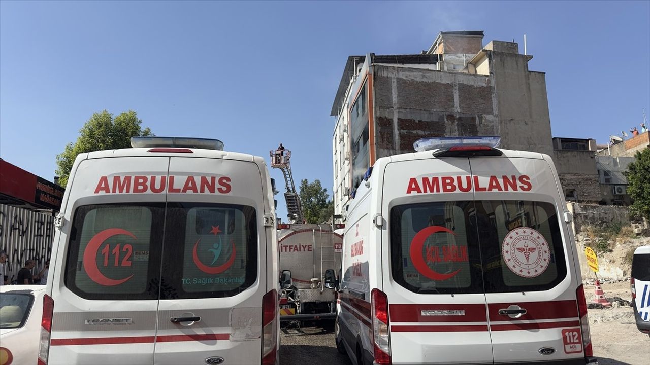 Adana'daki Yastık İmalathanesinde Yangın Çıktı