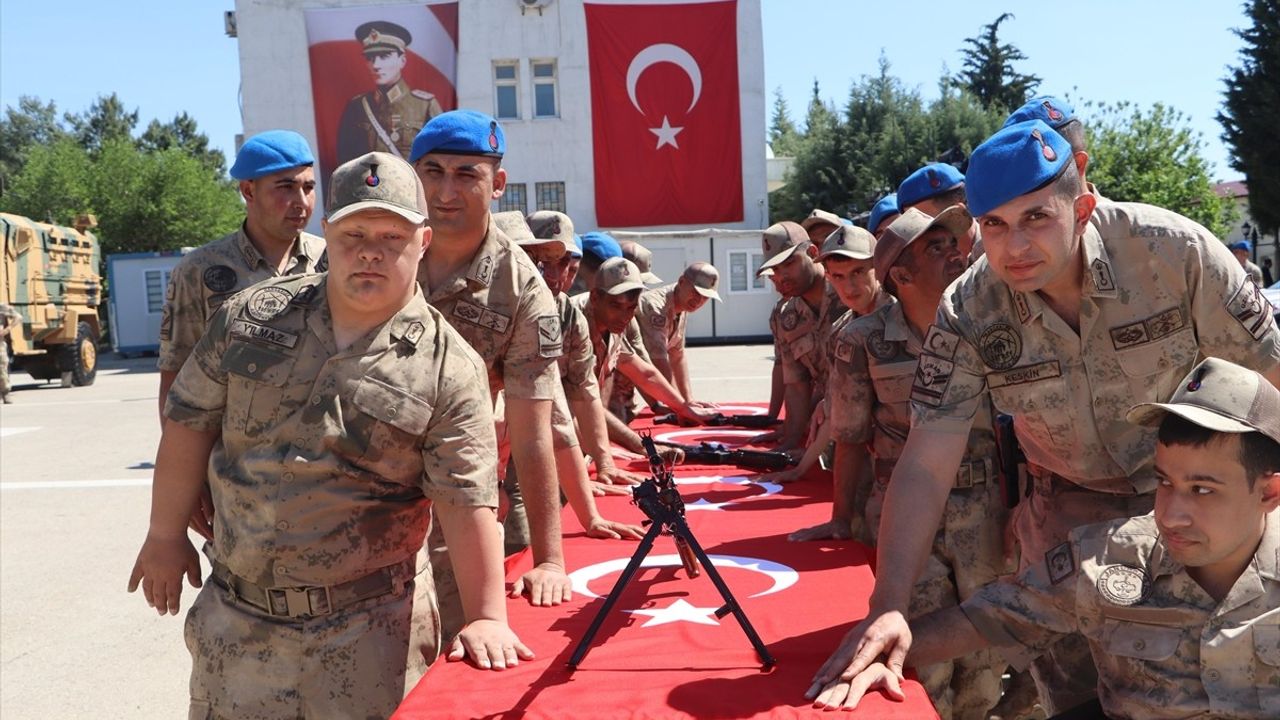 Adıyaman'da Engelli Gençlerden Temsili Askerlik Töreni