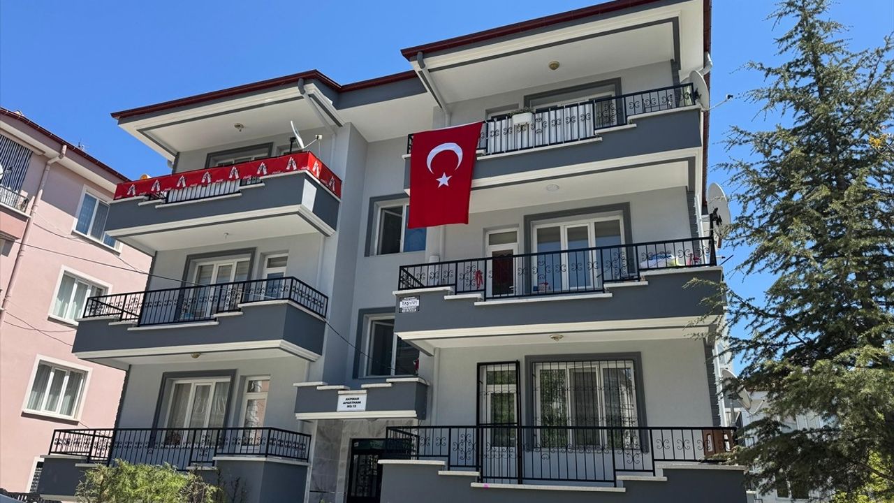 Afyonkarahisar'a Şehit Uzman Çavuş Önder Özen'in Naaşı Getirildi