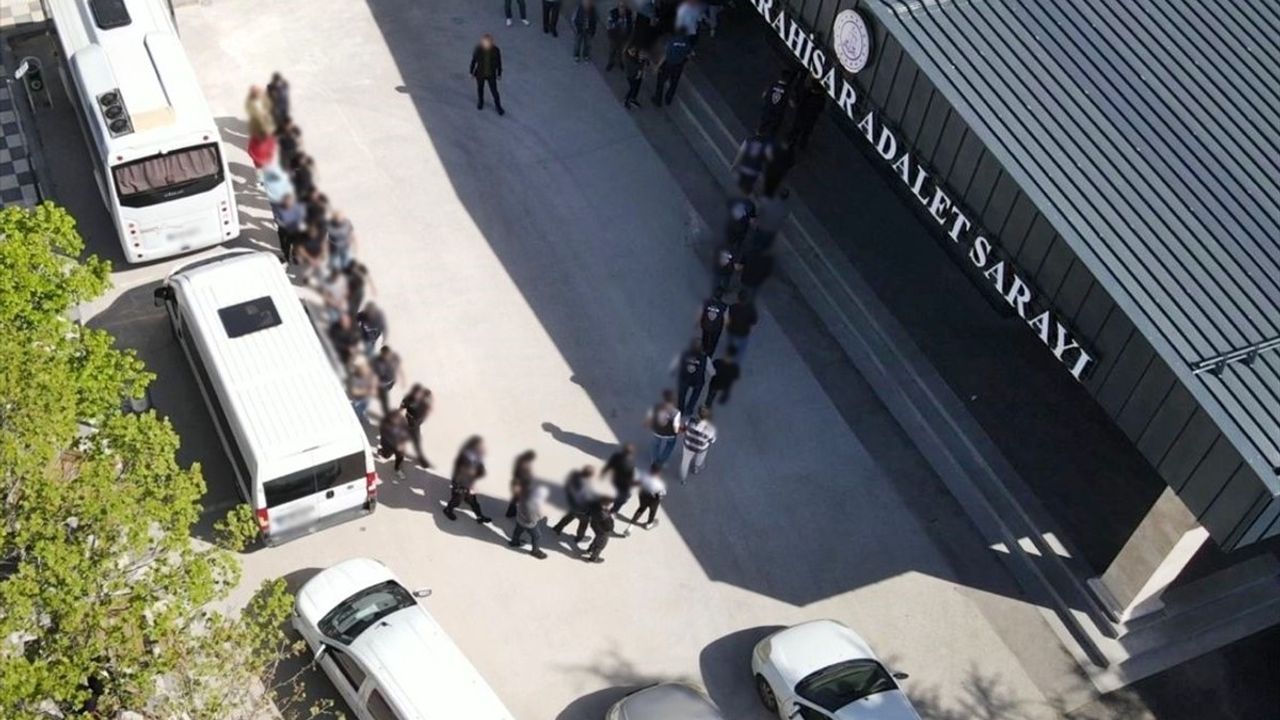Afyonkarahisar'da Dolandırıcılık Operasyonu: 25 Tutuklama