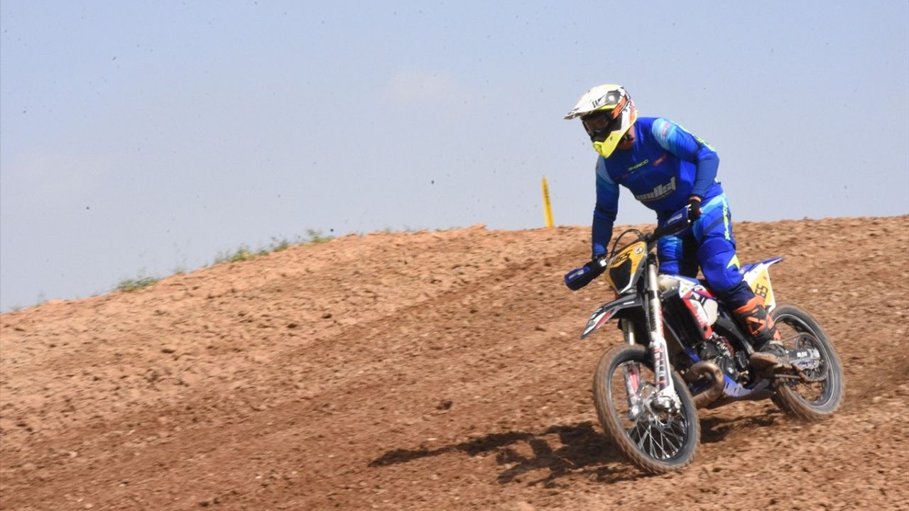 Afyonkarahisar'da Motokros Şampiyonaları Başladı