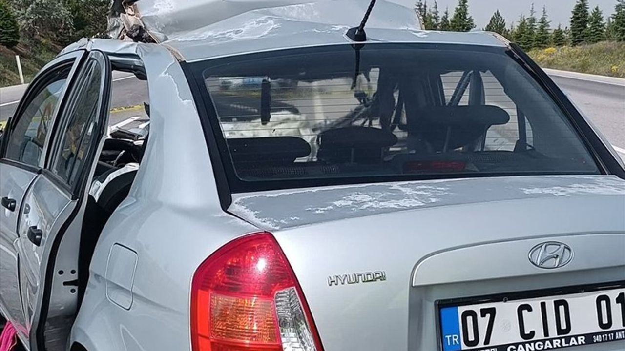 Afyonkarahisar'da Tır ile Otomobil Çarpıştı: 1 Ölü, 4 Yaralı