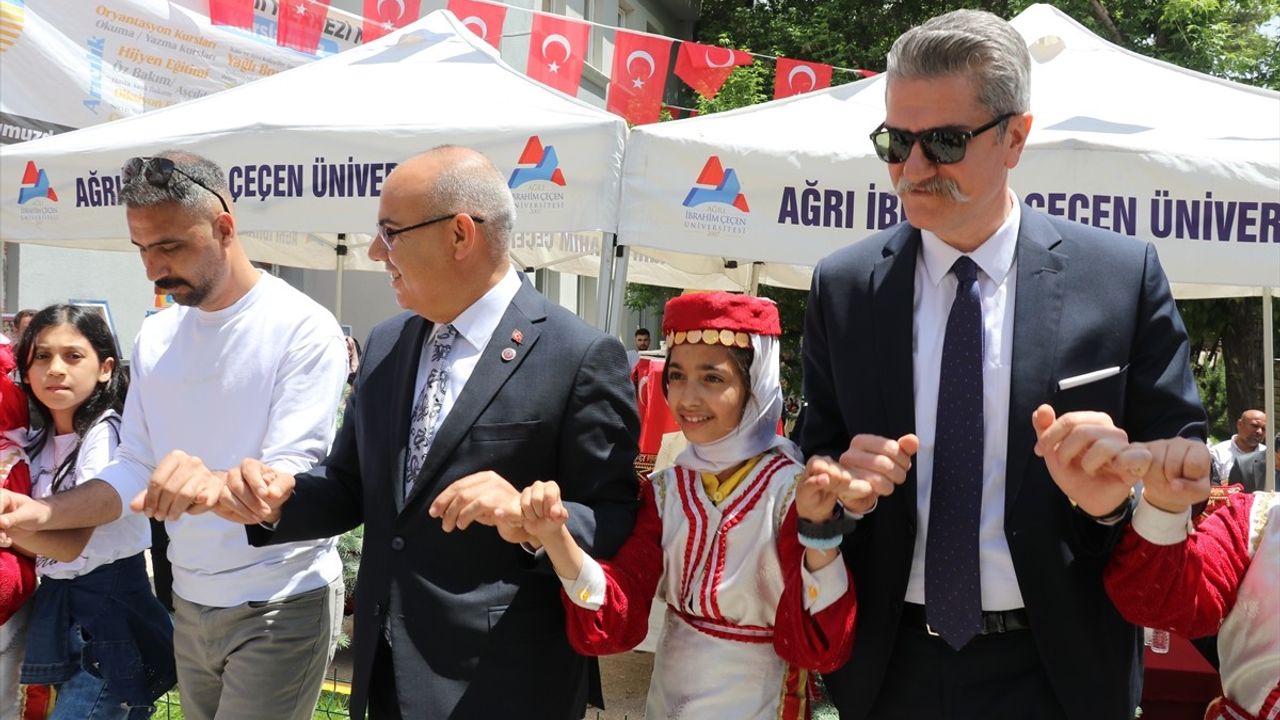 Ağrı'da Atık Malzemelerden El Emeği Ürünler Sergilendi
