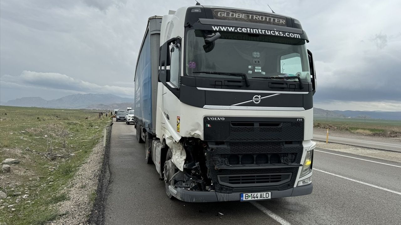 Ağrı'da Genç Erkekler Türkiye Ferdi Boks Şampiyonası Başladı